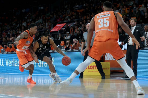 尽管比赛以 尽管比赛以